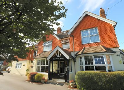 Corner House Hotel Gatwick with Holiday Parking