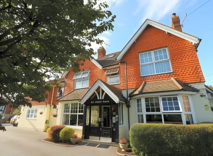 Corner House Hotel Gatwick with Bookable Holiday Parking