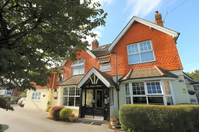 Corner House Hotel Gatwick with Bookable Holiday Parking