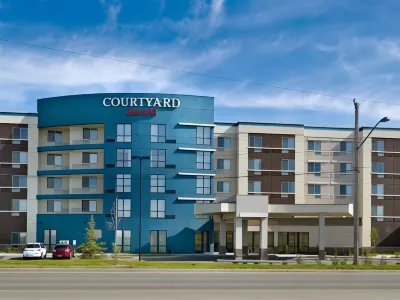 Courtyard Edmonton Downtown Hotels in der Nähe von Giant Baseball Bat