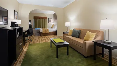 Best Western Plus des Moines West Inn  Suites