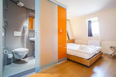 EasyHotel Basel - Self Service and Self Check-IN Sigristin Tituskirche周辺のホテル