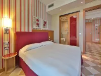 UNA Hotels The One Milano Hotel & Residence - Condos