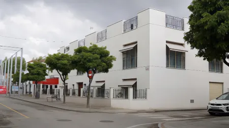 Apartamentos Turísticos La Plaza Отели рядом с достопримечательностью «Playa Ballena Rota»