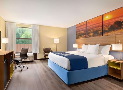 Days Inn & Suites by Wyndham Merrillville