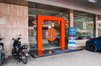 RedDoorz Plus @ Grand City Inn Makassar Các khách sạn ở Panakkukang