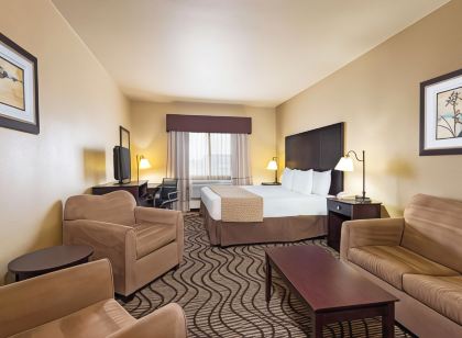 La Quinta Inn & Suites by Wyndham Henderson-Northeast Denver