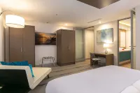Marketplace Suites