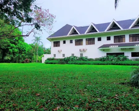 Chateau Bleu Resort Hotels in Calamba