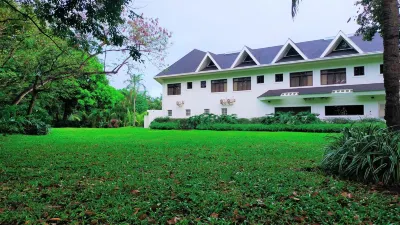 Chateau Bleu Resort Hotel di Los Banos