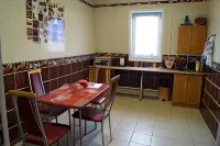 Yuzhnyij Dvorik Hostel Отели в г. 