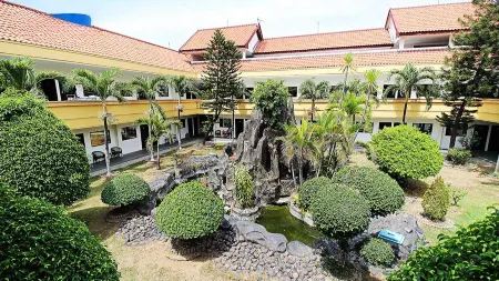 Hotel Sinar 2 Отели в г. Sedati