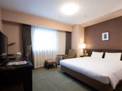 โรงแรมมยิ้มพรีเมียม Kanazawa Higashiguchi Ekimae โรงแรมในยูระ