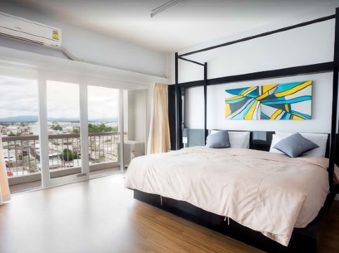 โรงแรมไพลิน