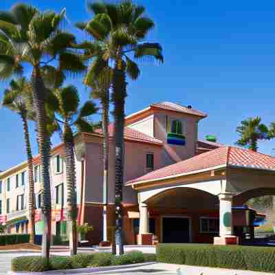 Holiday Inn Express Clermont Hotel Exterior