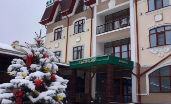 Raygond Hotel