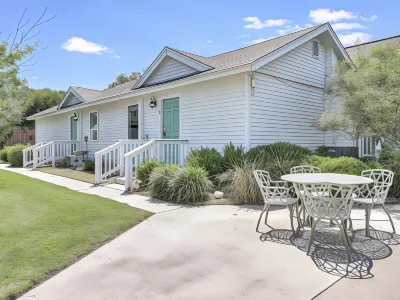 Coast Oaks Cottage 3 1 Bedroom Cottage by RedAwning Hotels in Rockport