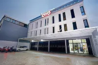 The Colins Hotel Hotels in Sambikerep