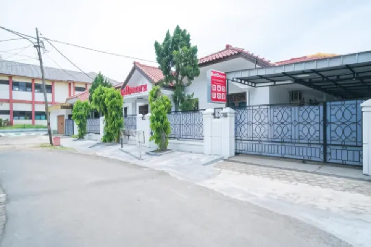 RedDoorz Near Bundaran Ciceri โรงแรมในเซรัง
