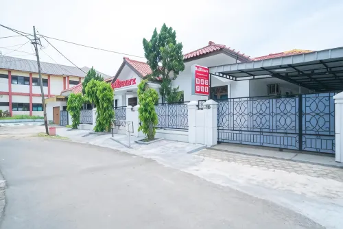 RedDoorz Near Bundaran Ciceri