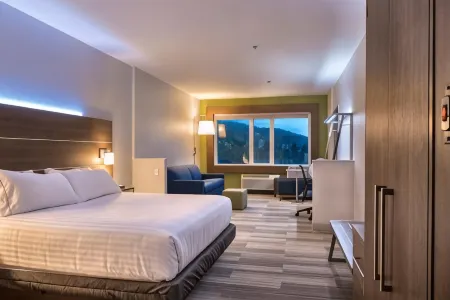 Holiday Inn Express & Suites Victoria - Colwood Отели рядом с достопримечательностью «Парк штата Голдстрим»