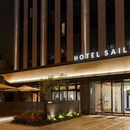 Hotel Sails Отели рядом с достопримечательностью «Станция Universal City»