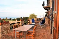 5 minutes from the sea, panoramic terrace. the pomegranate borgocasalcristiana