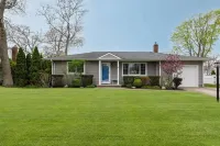 Waterfront Property E. Quogue Minutes From The Hamptons Hotels in Southampton