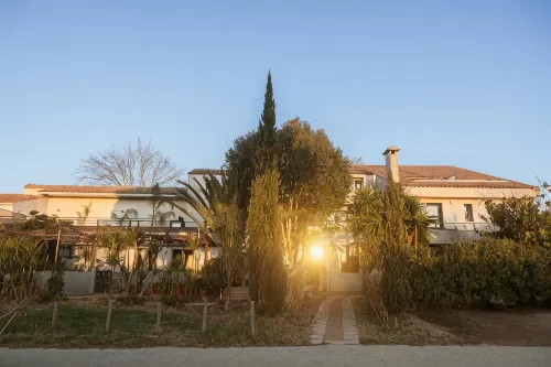 Les Jardins du Canal Piscine Chauffée Hotel di Aigues-Mortes