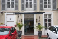 Hôtel le Roncevaux فنادق في باو