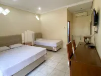 Hotel Kurnia @ Jln Pemuda Blora RedPartner 블로라 호텔