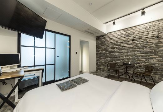 오산 칠7 호텔 입구 및 외관