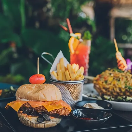 Chill Inn Lipa Noi Hostel and Beach Cafe Отели рядом с достопримечательностью «Больница острова Самуй»