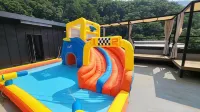 Sokcho Floating Whale Seorak Dojeok Waterfall Stay