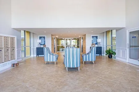 Newest Oceanfront Condo On The Beach Отели рядом с достопримечательностью «Парк Ван Авеню»