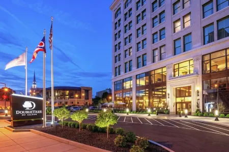 DoubleTree by Hilton Youngstown Downtown