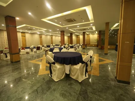 Modi Hotel & Resorts Отели рядом с достопримечательностью «Yadvinder Garden»