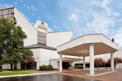 DoubleTree by Hilton Richmond - Midlothian فنادق في Bon Air