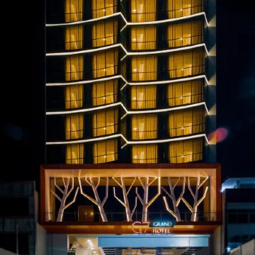 Grand G7 Hotel Kemayoran Отели рядом с достопримечательностью «Рынок Пасар Бару»