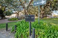 Charming Historical Retreat with Modern Comforts - Delightful Escape