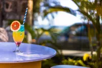 O'Beach Boutique Studios - bars
