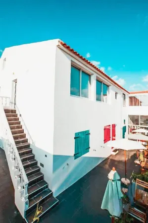 Vintage Place - Azorean Guest House Отели в г. Arrifes