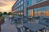 Holiday Inn Express & Suites GRAND RAPIDS AIRPORT - SOUTH by IHG