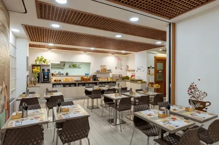 Hotel Maggiore Отели рядом с достопримечательностью «Church of Saint Blaise»