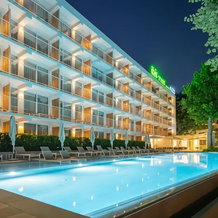 Ibis Styles Golden Sands Roomer Hotel
