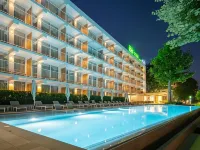 Ibis Styles Golden Sands Roomer Hotel - Pools