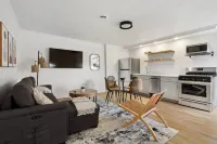 Modern Flat with Free Parking and High-Speed Wi-Fi - Stylish Urban Retreat