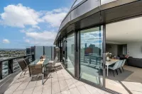 Melbourne Private Apartments - Collins Street Waterfront, Docklands