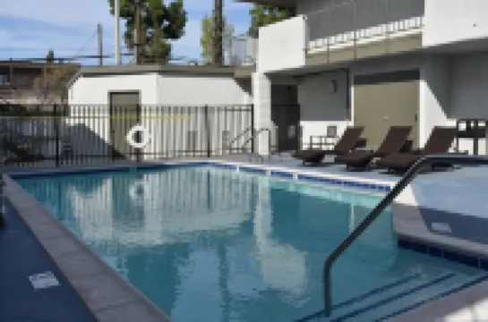 ซิกเนเจอร์ แอนะไฮม์ เมนเกต