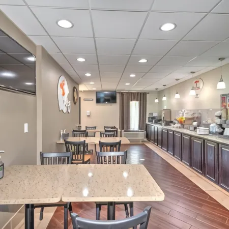 Super 8 by Wyndham Knoxville West/Farragut